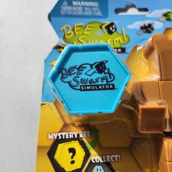 Bee Swarm Simulator Bear Action Figure Pack with Mystery Bee and Honeycomb Toy - Picture 4 of 8